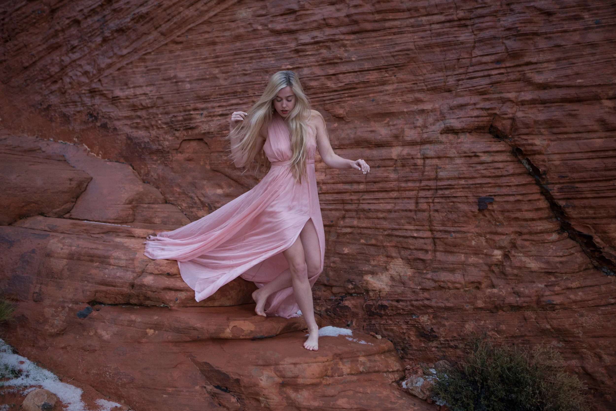 AstroBandit_JordanRose_ValleyOfFire_PinkSilk_RedRockFormations_Fashion_5.jpg