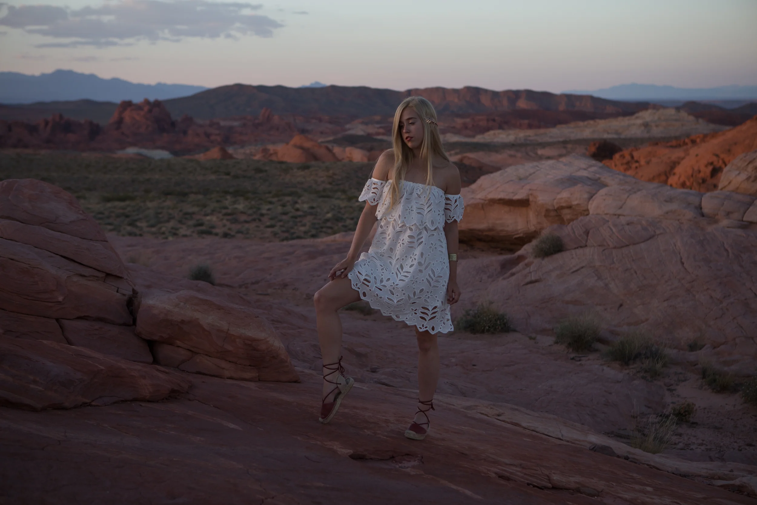 AstroBandit_JordanRose_ValleyOfFire_WhiteDress_Soludos_Wandering_6.jpg