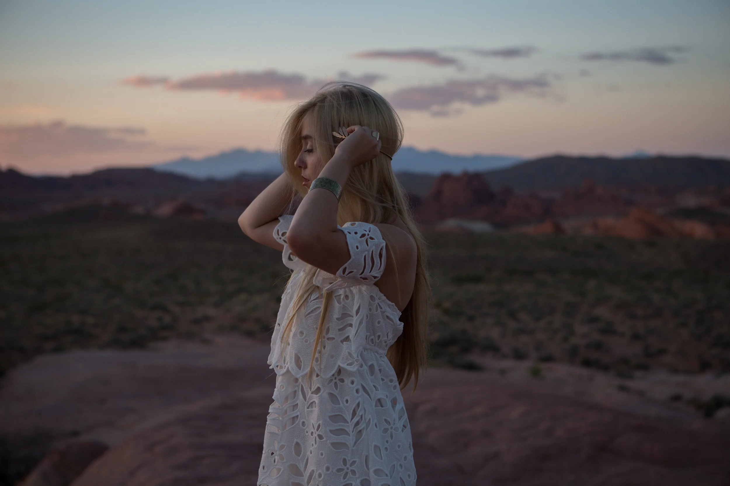 AstroBandit_JordanRose_ValleyOfFire_WhiteDress_Soludos_Wandering_12.jpg