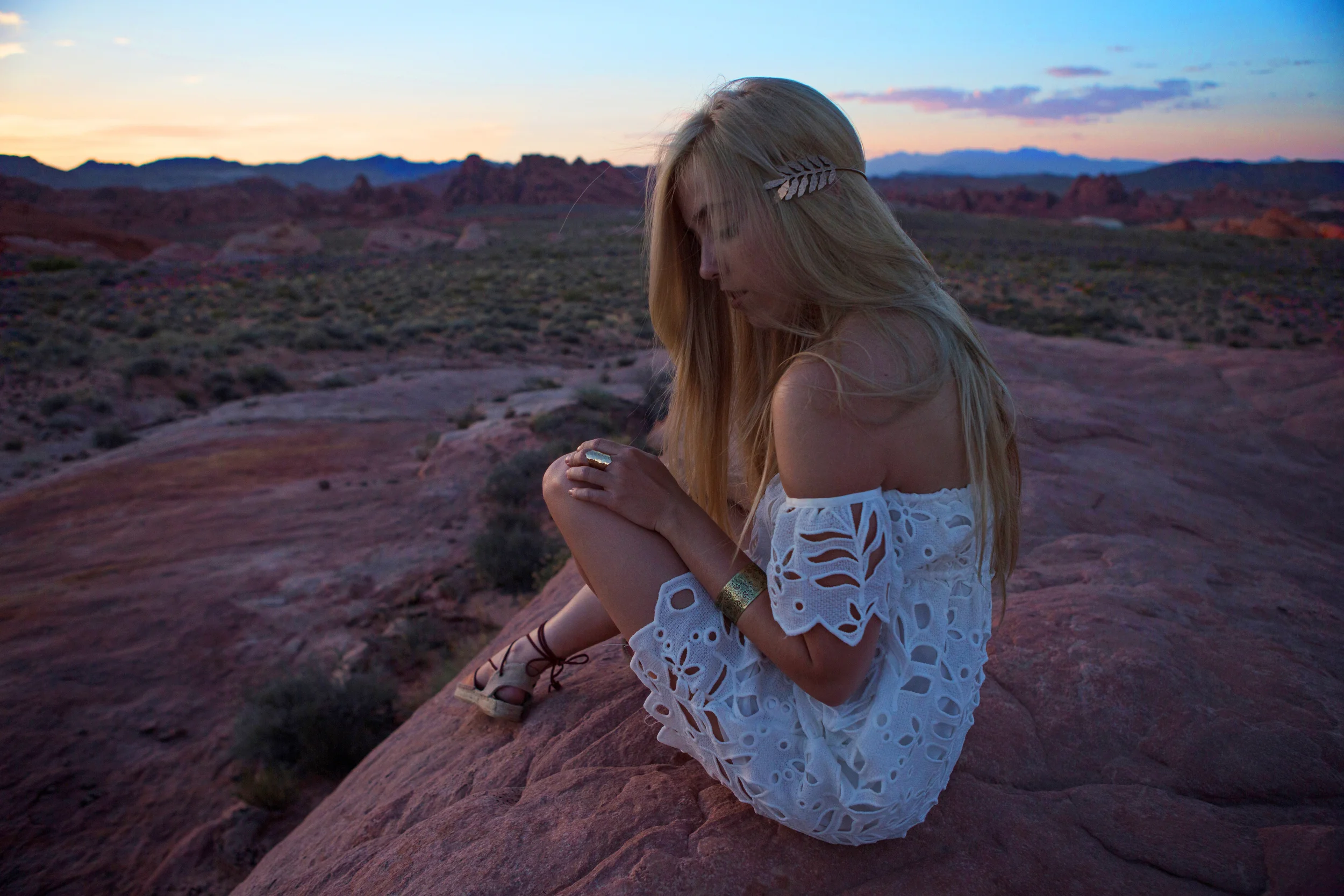 AstroBandit_JordanRose_ValleyOfFire_WhiteDress_Soludos_Wandering_9.jpg
