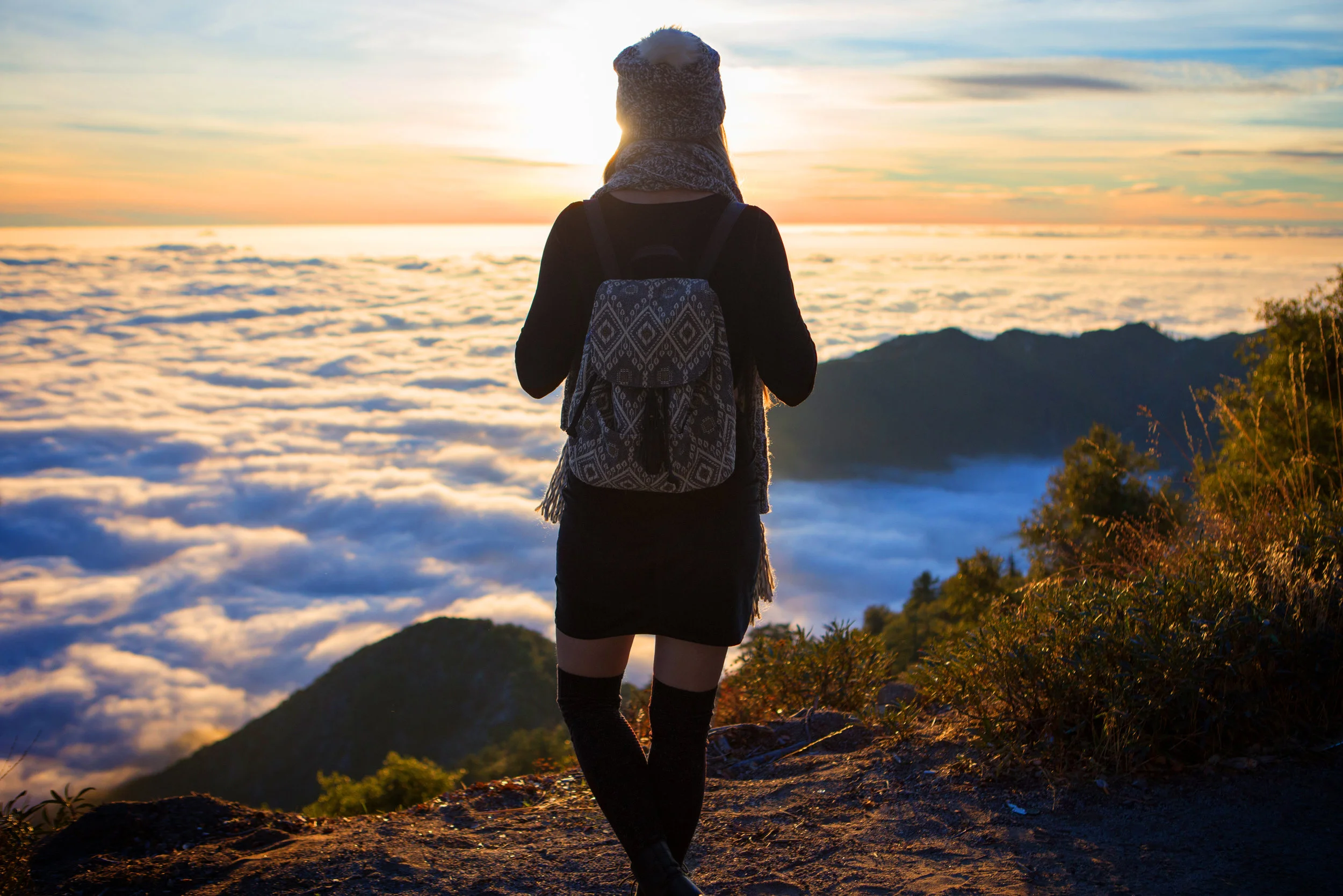 AstroBandit_JordanRose_Hollister_AboveTheClouds_Sunset_WinterStyle_13.jpg