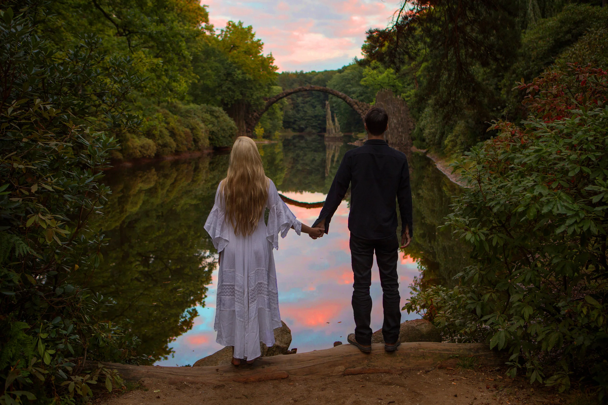 AstroBandit_DariusTwin_Proposal_Kromlau_Germany_Rakotzbrucke_Bridge_Reflection_Ring_WhiteDress_7.jpg