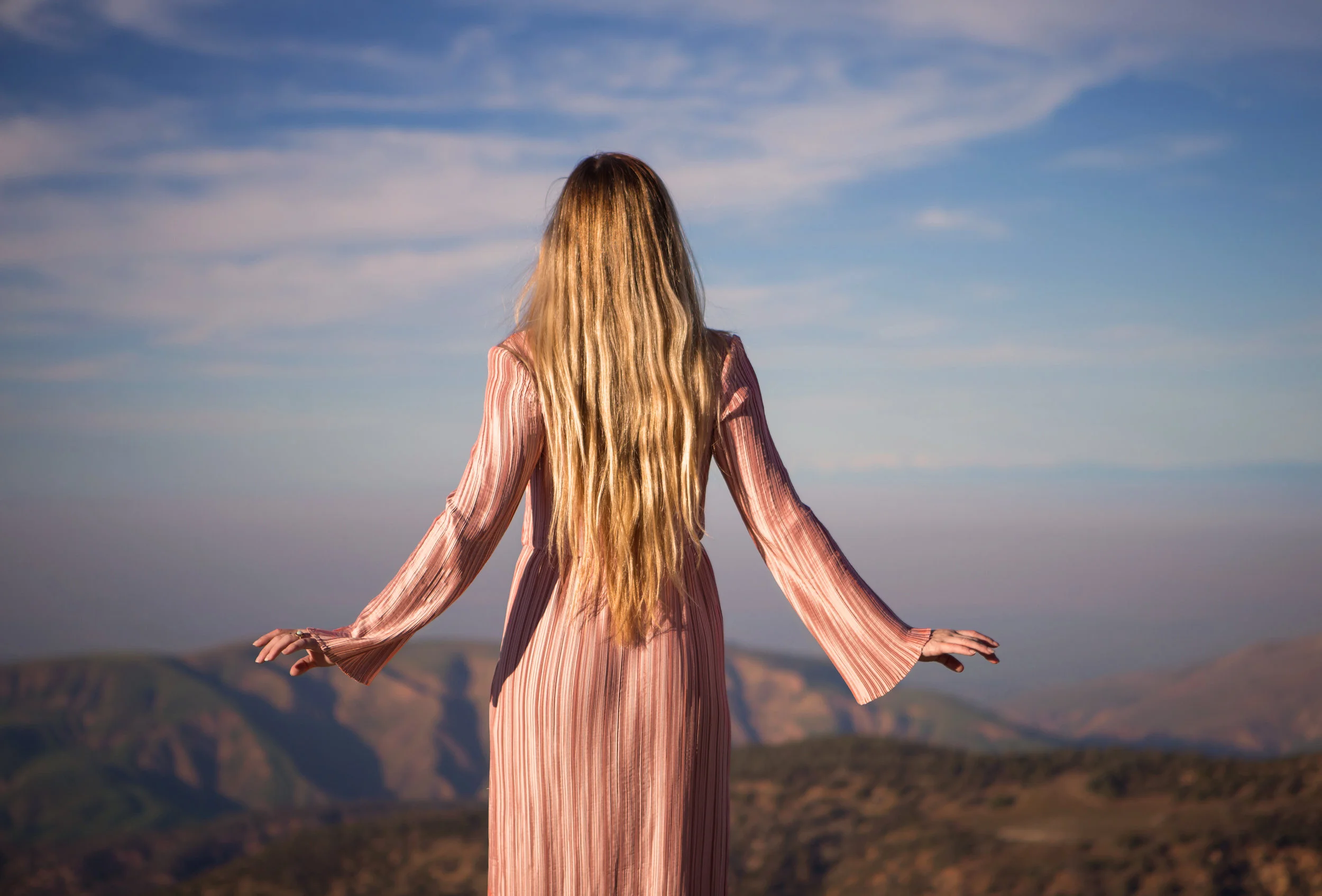 AstroBandit_TheJetsetDiaries_PrimaveraMaxiDress_JordanRose_GoldenHour_5.jpg