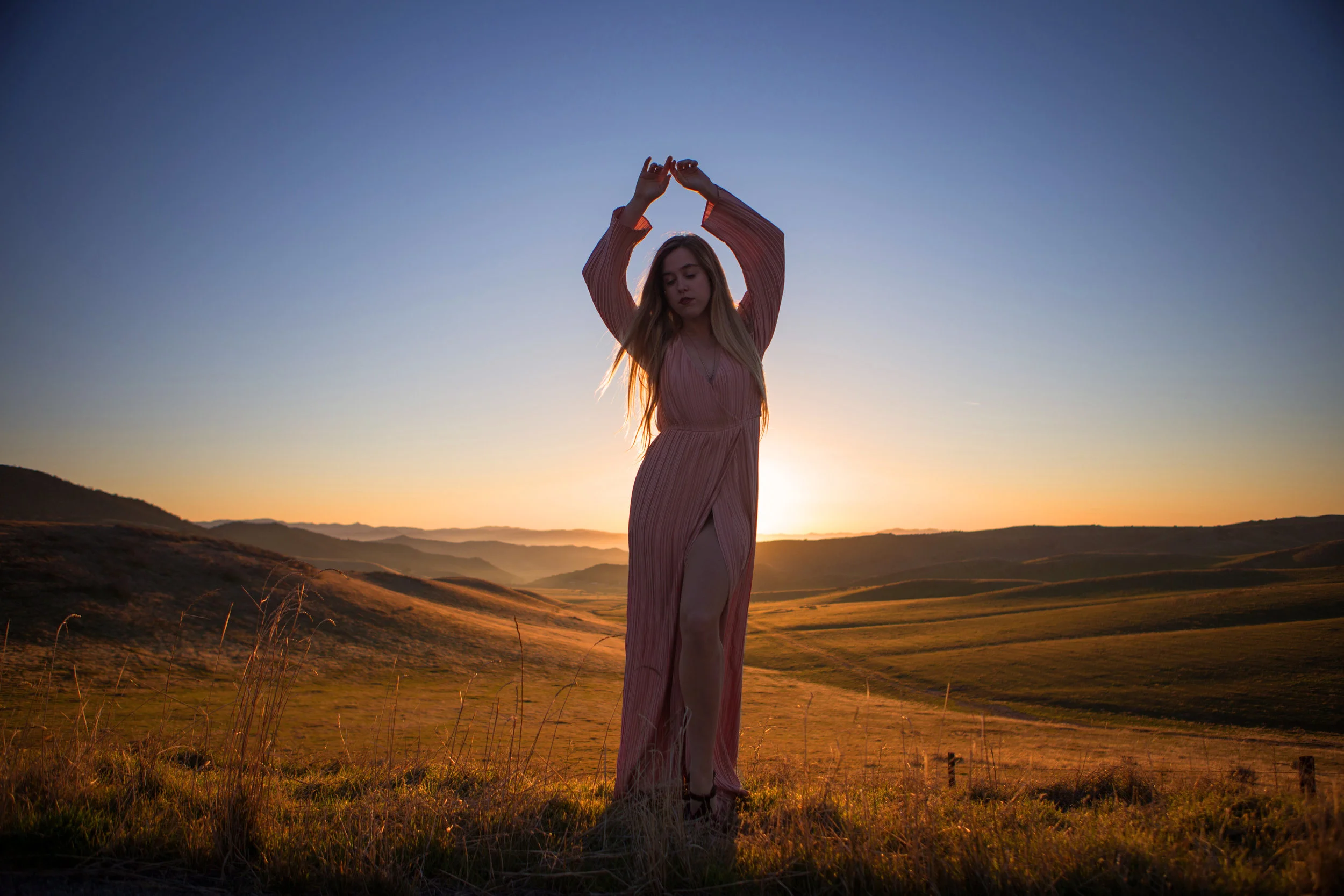 AstroBandit_TheJetsetDiaries_PrimaveraMaxiDress_JordanRose_GoldenHour_9.jpg