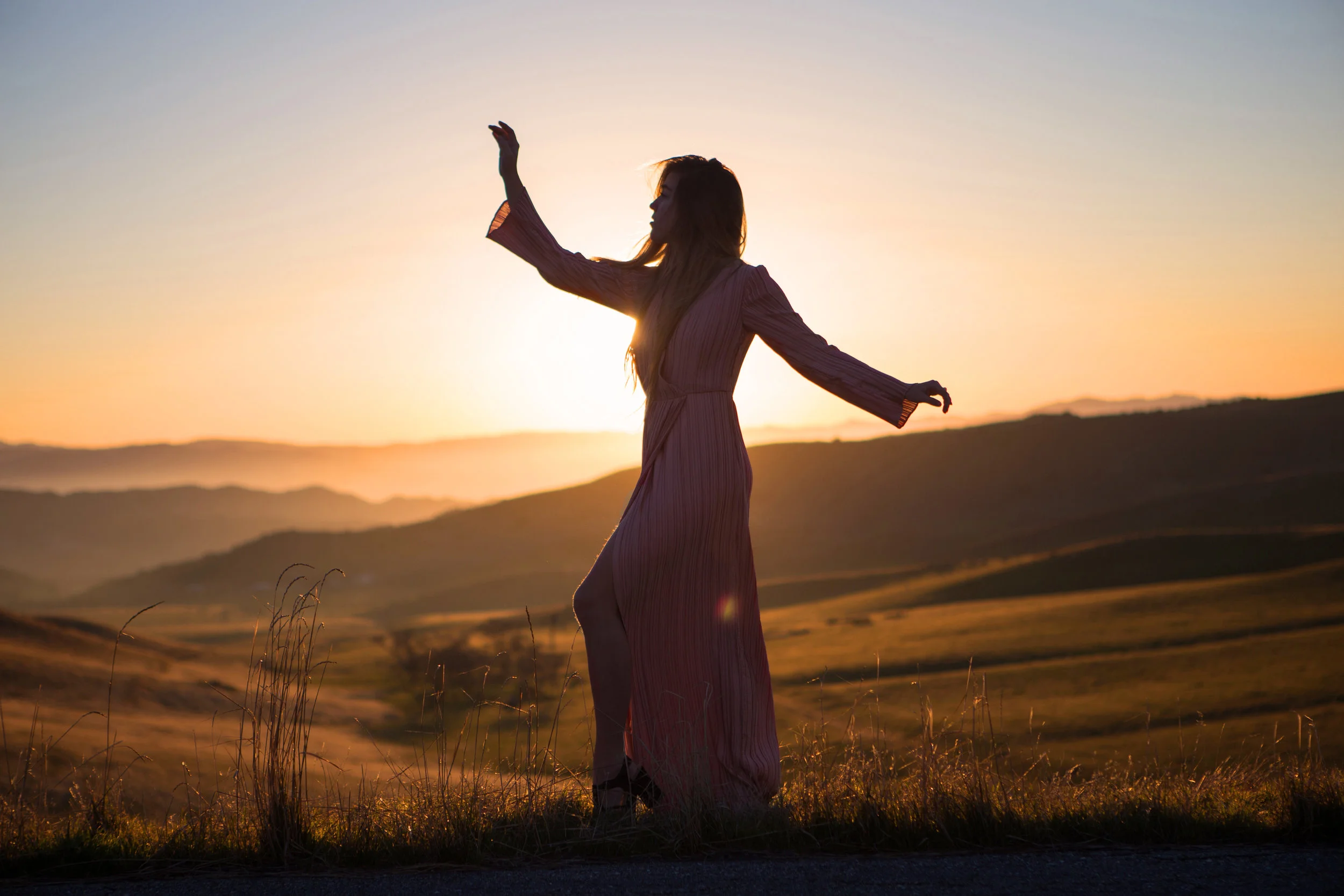AstroBandit_TheJetsetDiaries_PrimaveraMaxiDress_JordanRose_GoldenHour_12.jpg