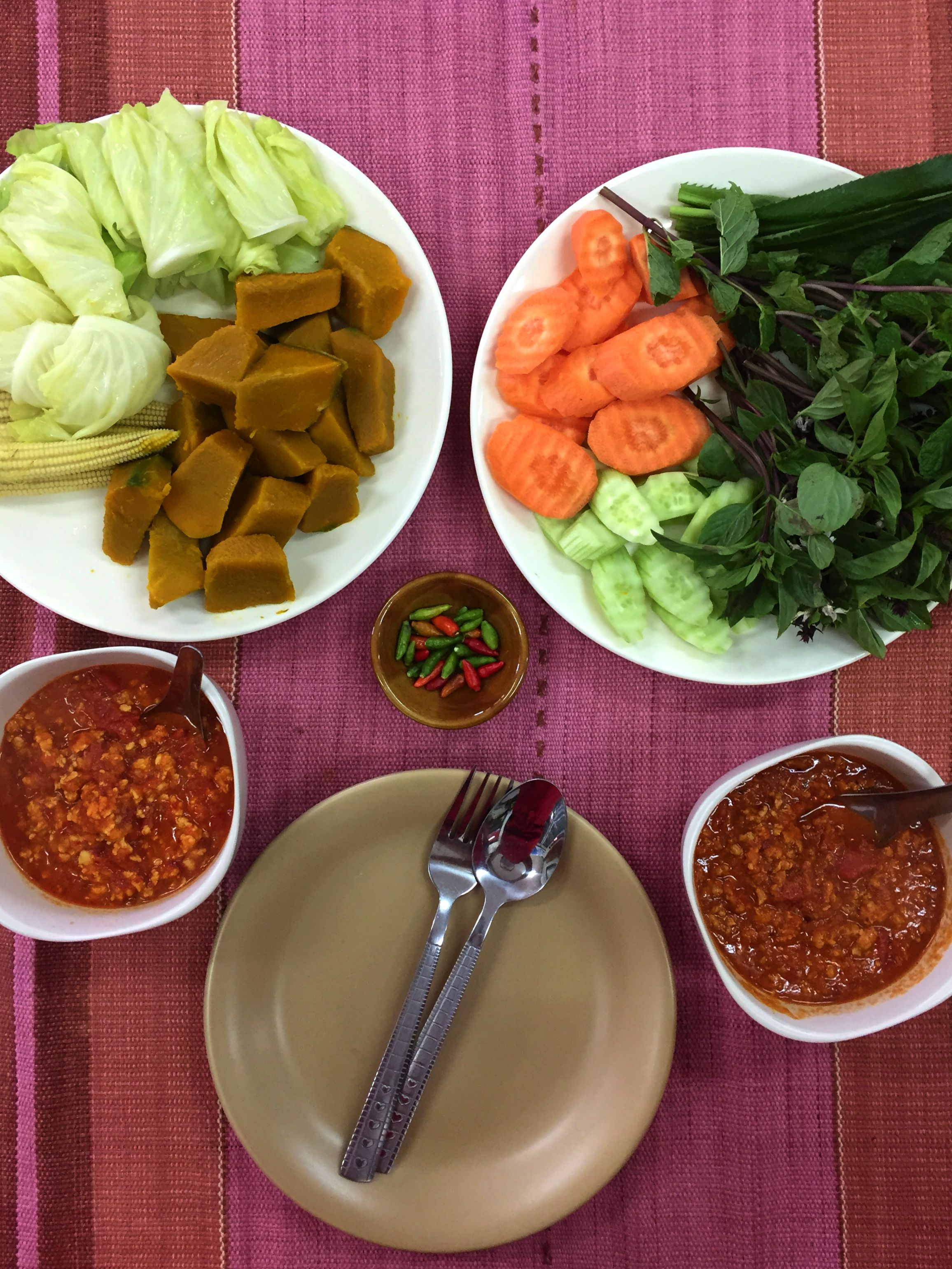  Nam Prik Ong, a spicy tomato and meat dip served with veg.&nbsp; 