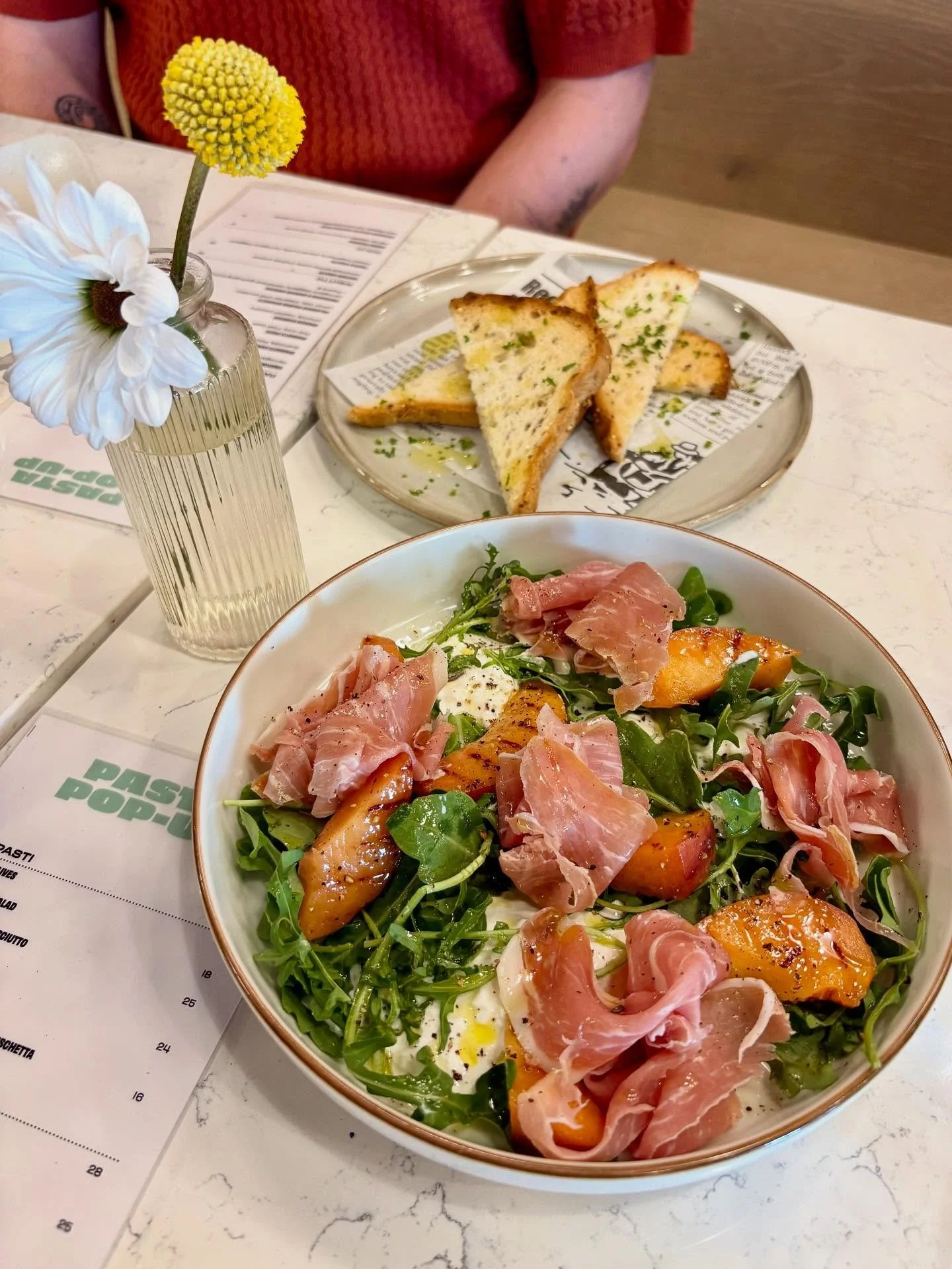 some august gems ✨

&bull; @loam_bistro &rsquo;s peach, prosciutto &amp; burrata at their pasta pop-up (most of the menu can be made gf!)
&bull; @temaki_vancouver sushi (lots of gf options)
&bull; @nemesis.coffee ube matcha 
&bull; market snapdragons