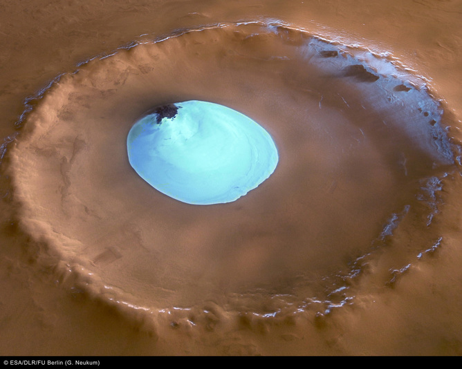A frozen lake of water-ice on the floor of a 35 km wide impact crater on Mars. – Image Credit: ESA/DLR/FU Berlin (G. Neukum)