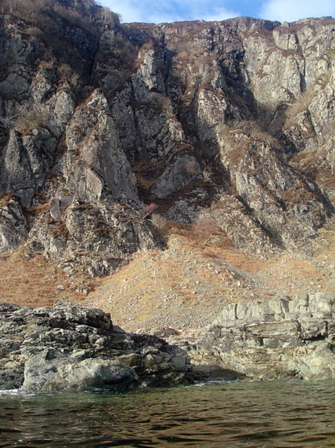 Gullies on Earth (Aoineadh Beinn na Sroine, UK). – Image Credit: Andy Waddington