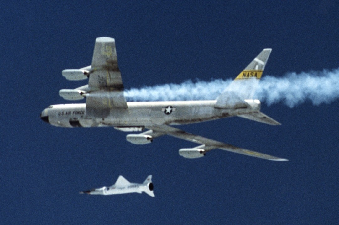 X-43 rocket plane dropped from a B-52, seconds before igniting its scramjet engines and reaching a world record-holding 10,000km/h (Mach 9.8) - Image Credit: NASA