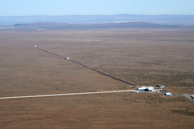 The 4km long arms of the LIGO experiment at Hanford. LIGO lab: www.ligo.caltech.edu, Author provided