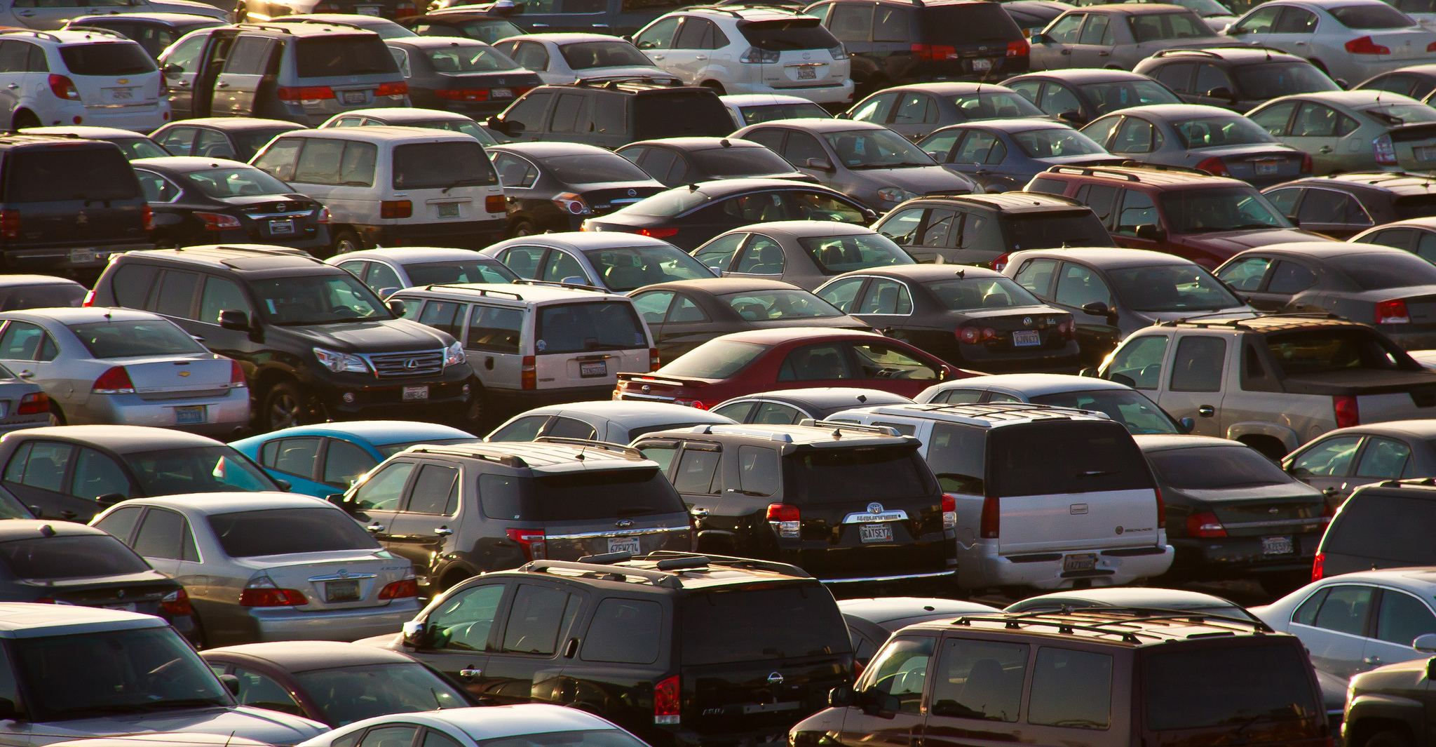 Americans like big vehicles – a serious challenge to reducing emissions. - Image Credits: chrisgold/flick r , CC BY-NC