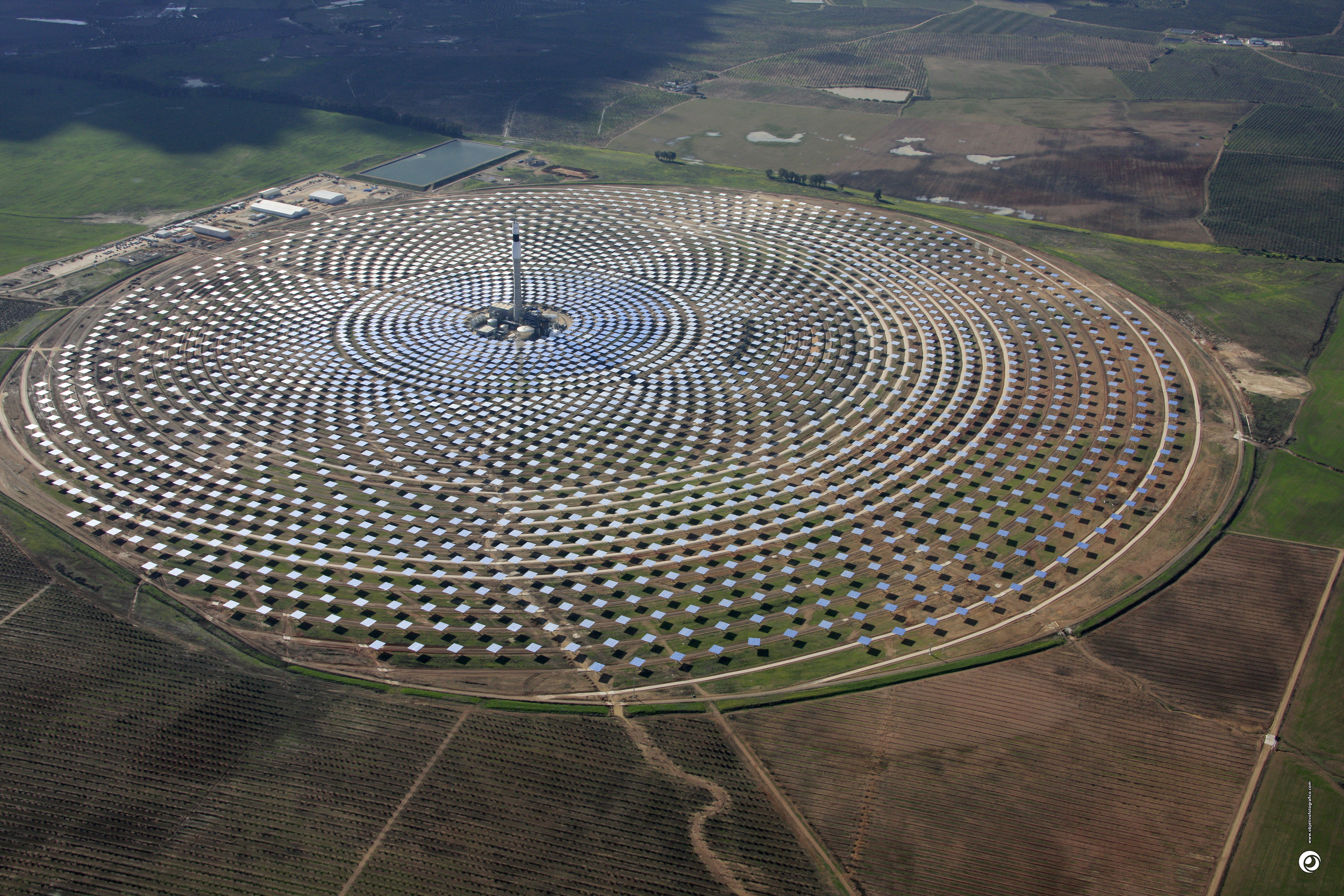 Solar thermal technology uses the sun’s heat to generate electricity, or heating. – Image Credit: Beyond Coal & Gas Image Library/Flickr , CC BY-NC