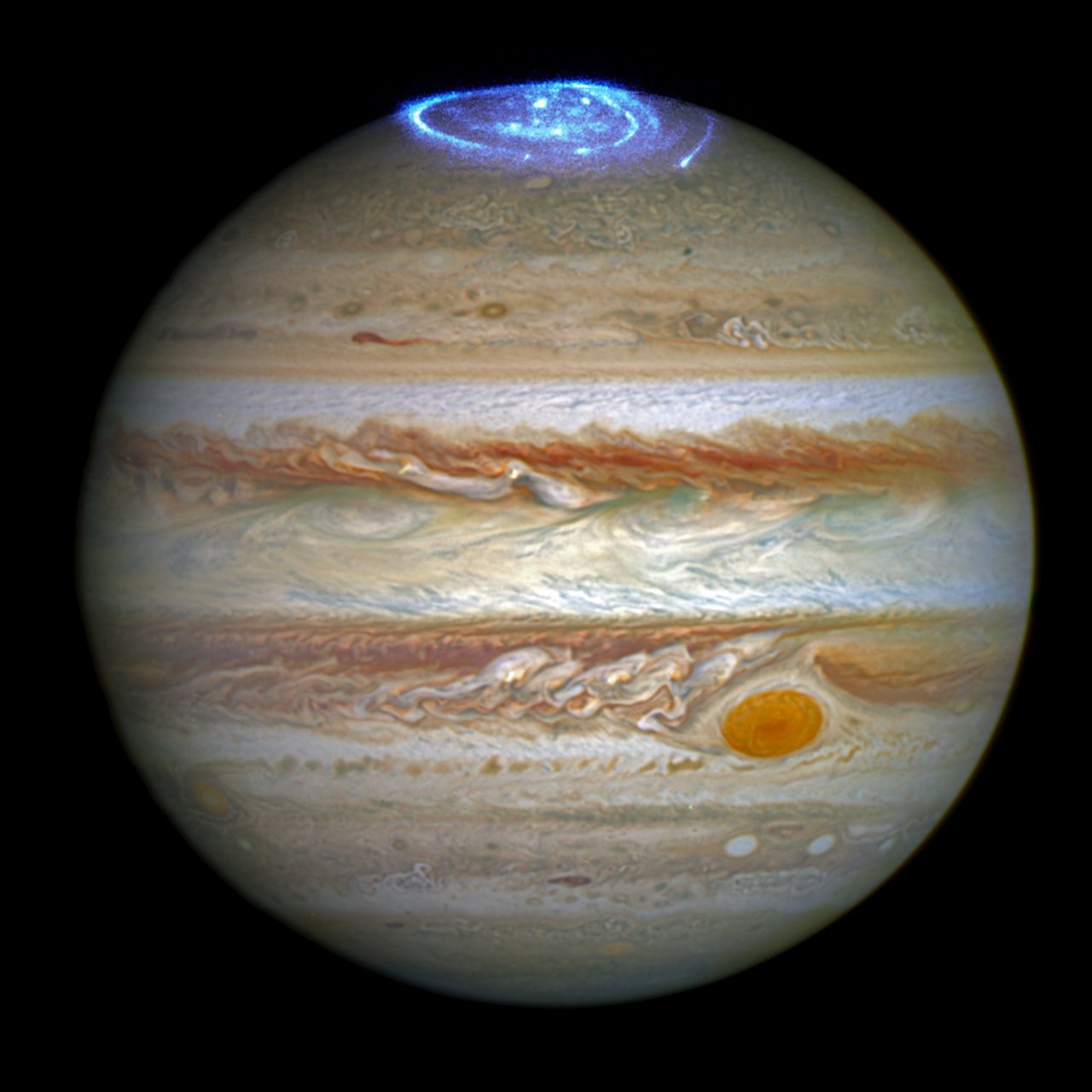 This image combines an image taken with Hubble Space Telescope in the optical (taken in spring 2014) and observations of its auroras in the ultraviolet, taken in 2016. – Image Credit: NASA, ESA