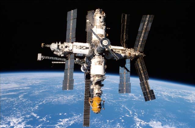 The Mir Space Station and Earth limb observed from the Orbiter Endeavour during NASA’s STS-89 mission in 1998. – Image Credit: NASA