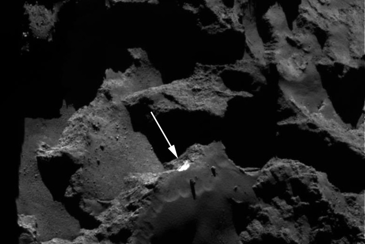 OSIRIS NAC image. The white arrow shows the Aswan cliff with water ice exposed. - Image Credit: ESA/Rosetta/MPS for OSIRIS Team MPS/UPD/LAM/IAA/SSO/INTA/UPM/DASP/IDA