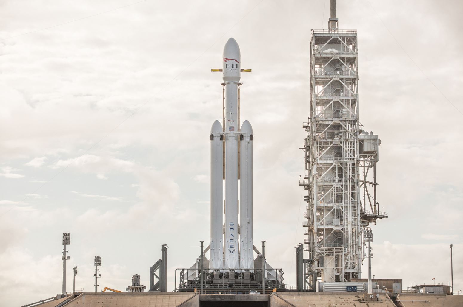 A stunning view of the Falcon Heavy at it's launchpad - Image Credit: SpaceX via flickr