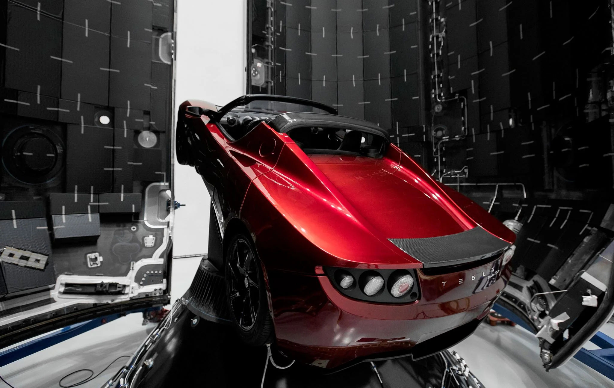 Falcon heavy tesla roadster. тесла илона маска в космосе. илон маск tesla, spacex. Tesla roadster илона маска. тесла родстер илона маска.