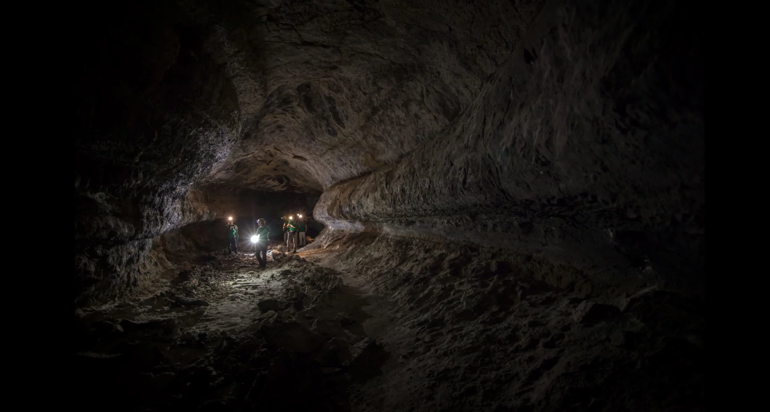 Living underground on other worlds. Exploring lava tubes