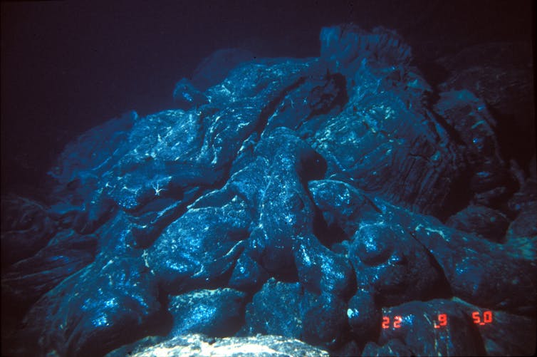 Pillow Lavas form underneath the ocean. - Image Credit: National Oceanic & Atmospheric Adminstration (NOAA) via WikimediaCommons