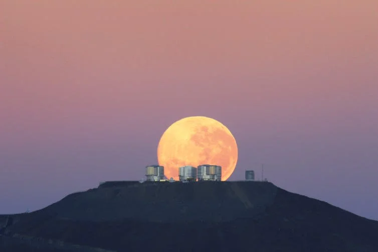 Moonset over the Very Large Telescope. - Image Credit: G.Gillet/ESO, CC BY-SA