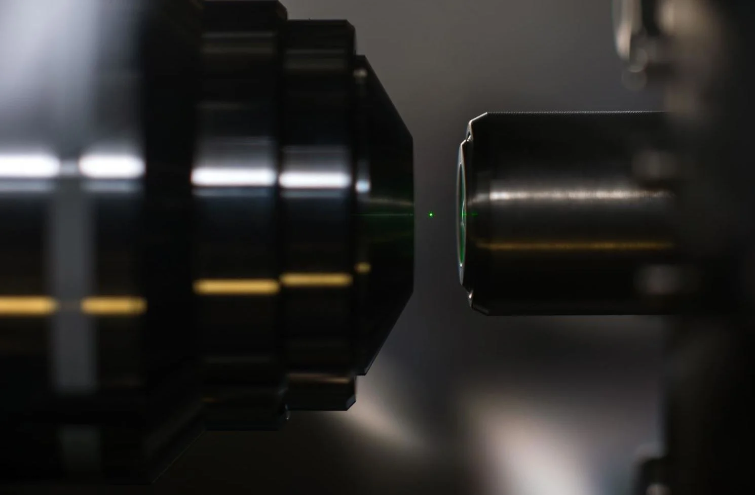  Experiments with optical tweezers race to test the laws of quantum mechanics