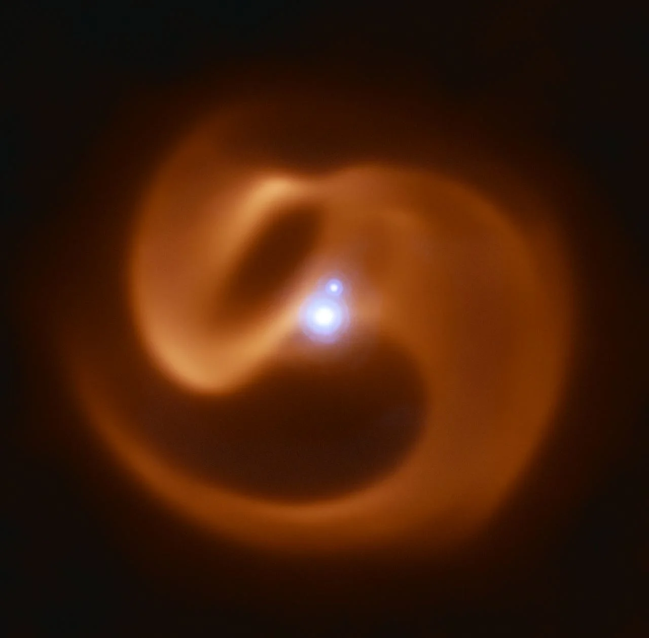 ESO’s VLT captures details of an elaborate serpentine system sculpted by colliding stellar winds