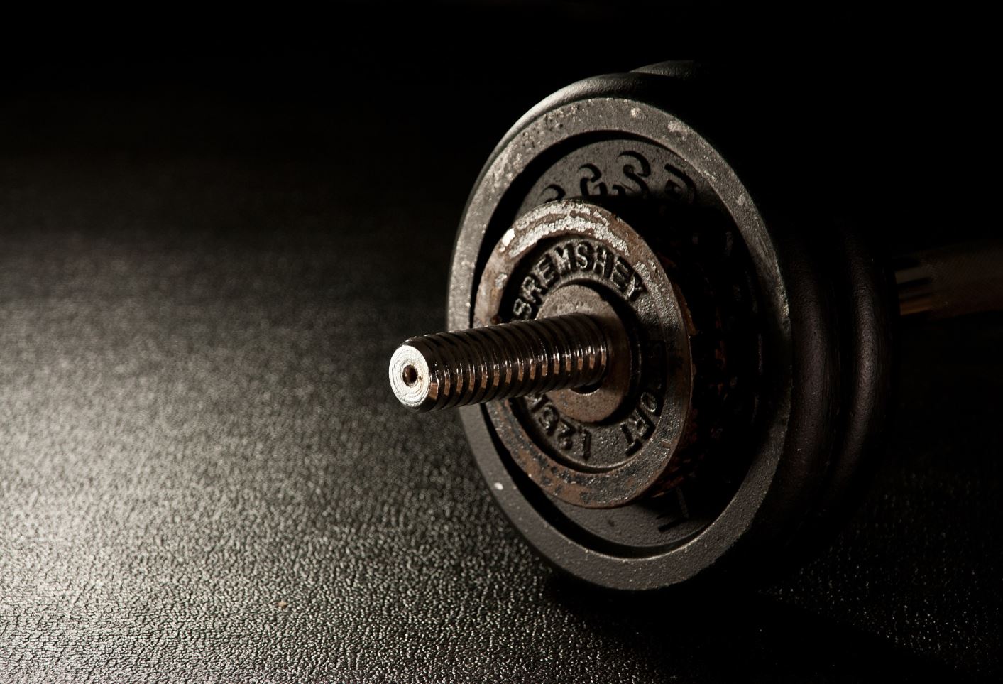 Not everyone enjoys weight lifting, so do what you prefer. - Image Credit: LouisBauer via Pixabay