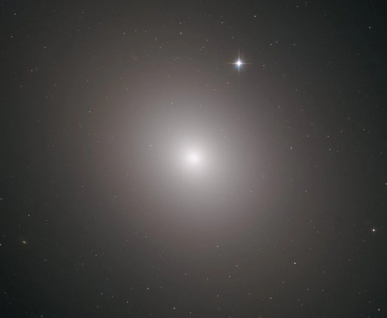 Hubble Captures the Brilliant Heart of a Massive Galaxy