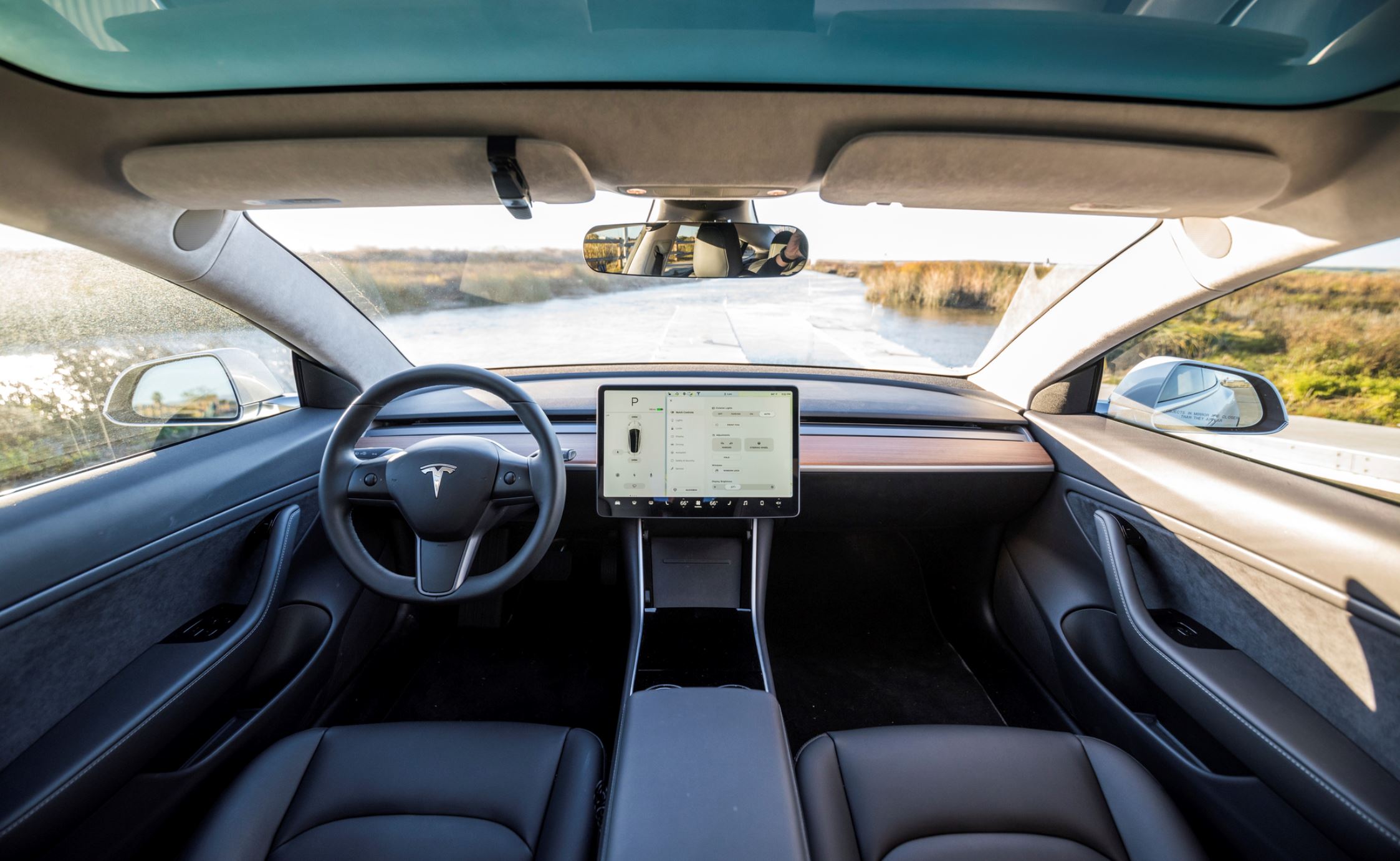 Cars inside. Tesla model 3 Interior. Тесла модел 3 салон. Tesla model 3 2021 салон. Tesla model 3 салон.