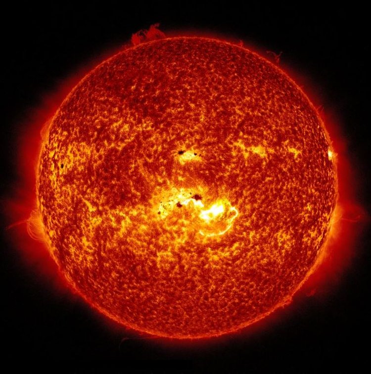 Il nostro Sole è una stella della popolazione II di circa 5 miliardi di anni. Contiene elementi più pesanti dell'idrogeno e dell'elio, inclusi ossigeno, carbonio, neon e ferro, sebbene solo in minuscoli percentuali. - Crediti immagine: NASA / Solar Dynamics Observatory.