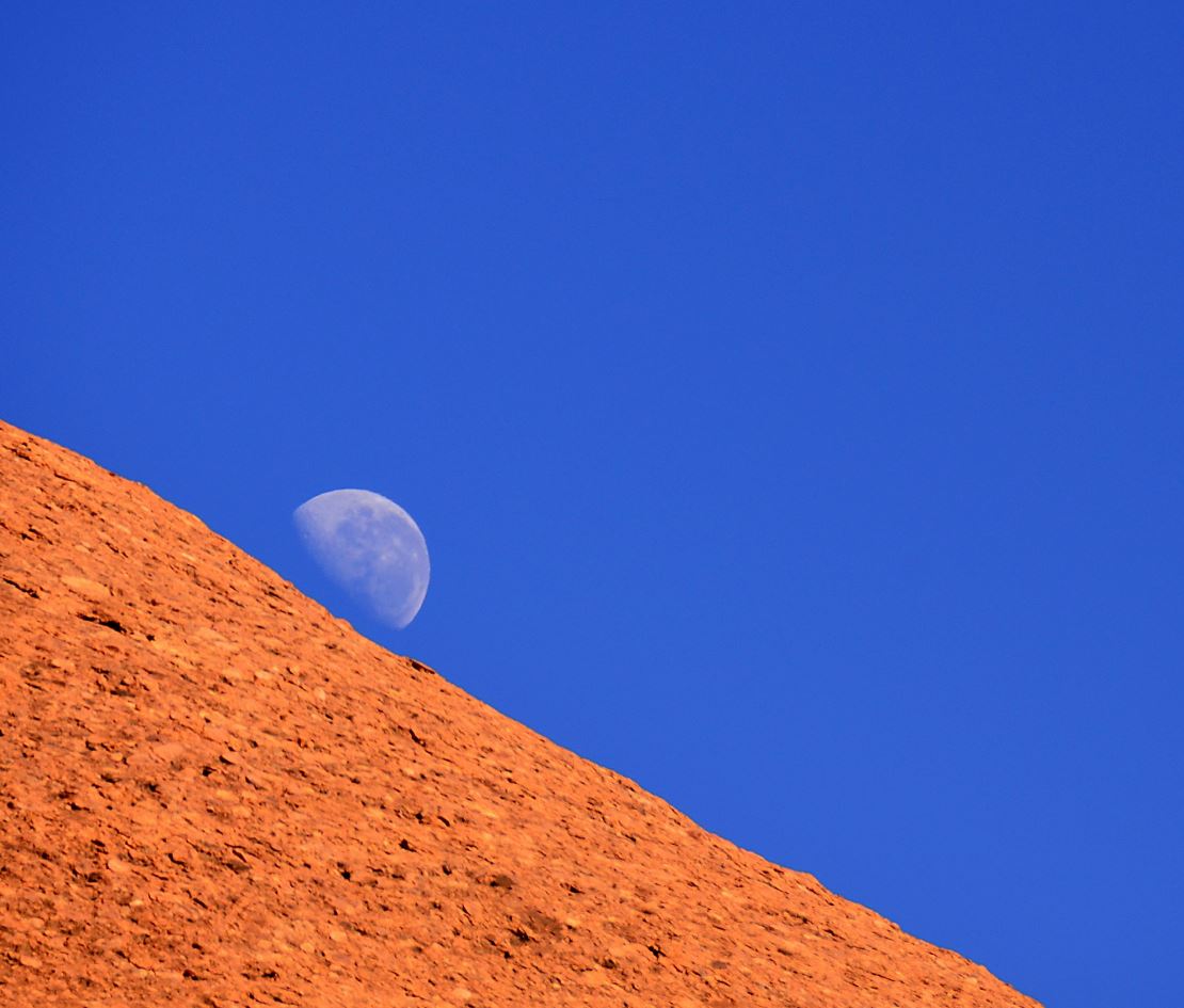 The Moon rising above Uluru: You’d need five Australias to cover the land mass of the Moon. - Image Credits: Flickr/jurek d Jerzy Durczak , CC BY-NC