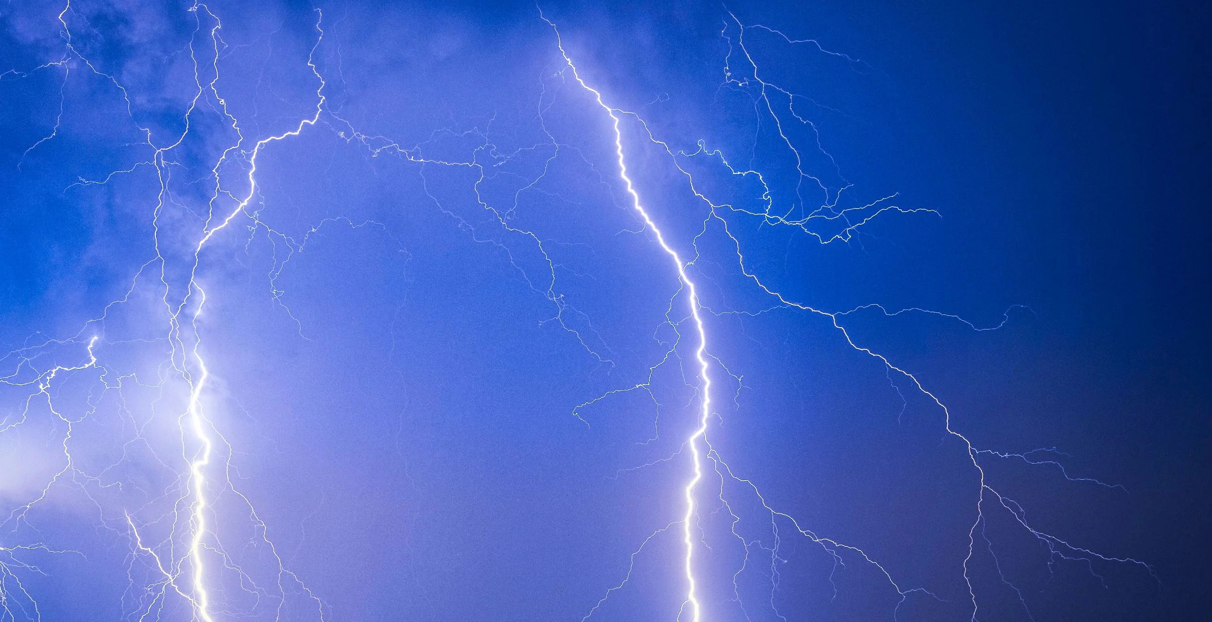 A surprising thunderstorm on the North pole: what is going on?