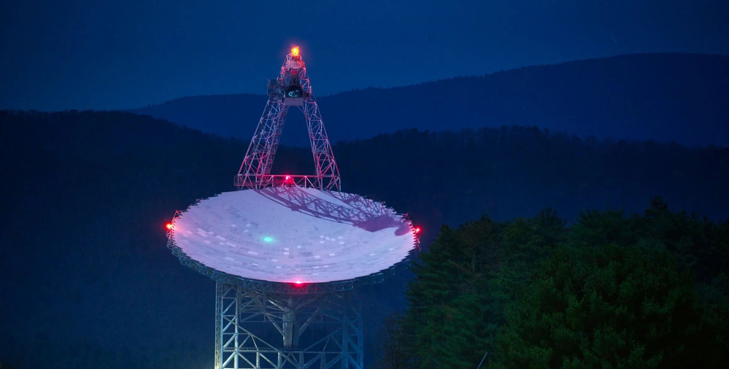 The researchers used the Green Bank Telescope in West Virginia - Image Credit:  Jiuguang Wang via flicker  / HDR tune by  Universal-Sci  -  (CC BY-SA 2.0)  (This image is also used as the banner image for this article)