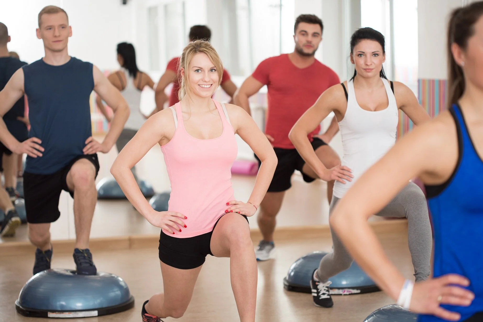 Сколько стоит фитнес тренировка. Групповые программы фитнес. Как назвать фитнес группу для женщин. Фото фитнес групповуха. Фото для фитнес группы ватсап.