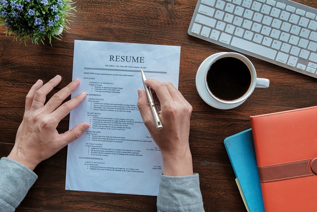 Working+on+resume+-+in-article 10 Biggest resume Mistakes You Can Easily Avoid