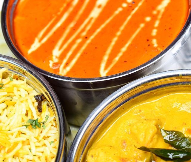 Nothing warms the heart more than a big bowl of curry. Head on to @dabbawallasingapore this week and treat yourself to their tasty curries in a warm and vibrant setting.
.
.
.
#robertsonquay #dabbawallasingapore #traditional #indian #dining #singapor