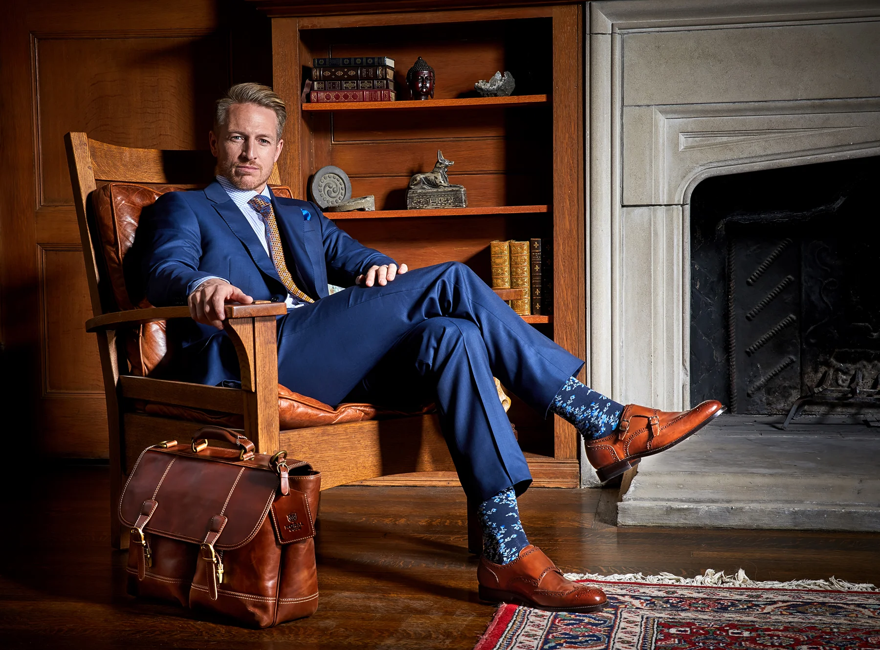 MC-MODEL1_August-Cognac-Shoe_Atticus-Brown-Bag_Sm.jpg