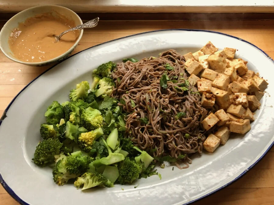 Soba Noodles with Broccoli, Tofu and Peanut Sauce 
