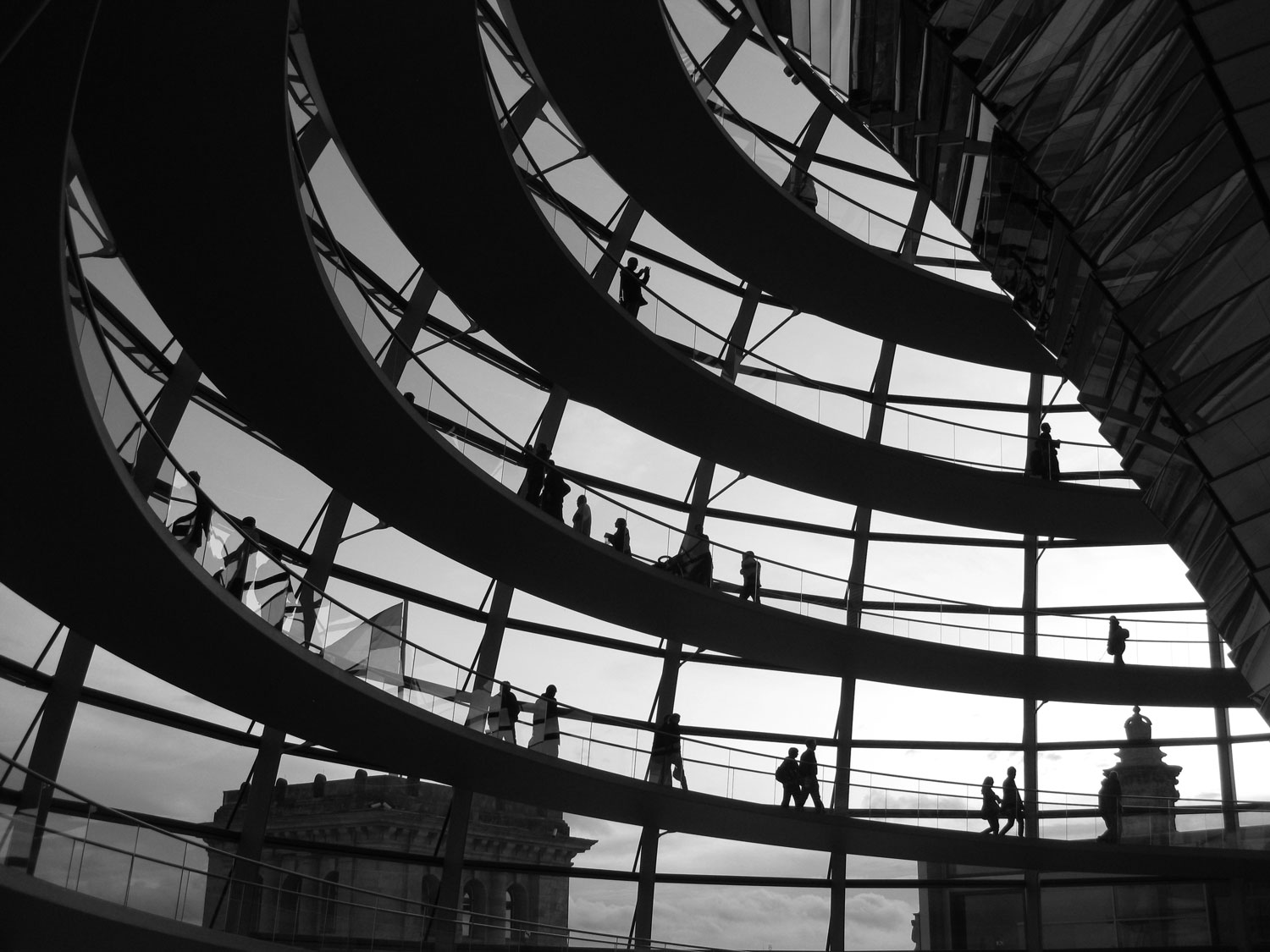0102Urban2009-Reichstag-Rising-BW.jpg