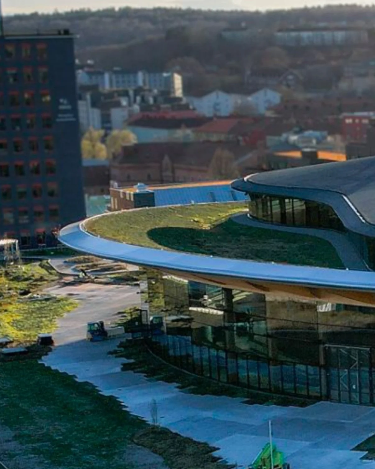 World of Volvo. Vissa projekt g&ouml;r en extra stolt. Som att jobba f&ouml;r Volvo. &rdquo;Jag rullar&rdquo; var kanske det f&ouml;rsta latinet man l&auml;rde sig som barn. Som 10-&aring;ring fick jag komma in p&aring; Pehr G. Gyllenhammars h&ouml;r