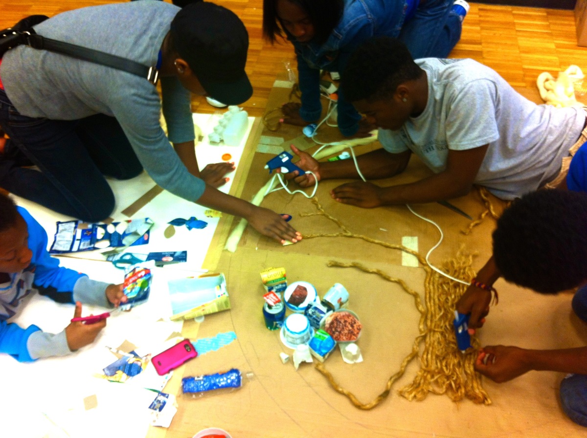 do_good_students_create_art_from_recycled_goods_2519.jpg