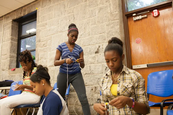 do_good_students_create_art_from_recycled_goods_photo_by_dustin_chambers_0115.jpg