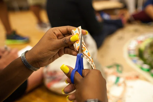 do_good_students_create_art_from_recycled_goods_photo_by_dustin_chambers_0083.jpg