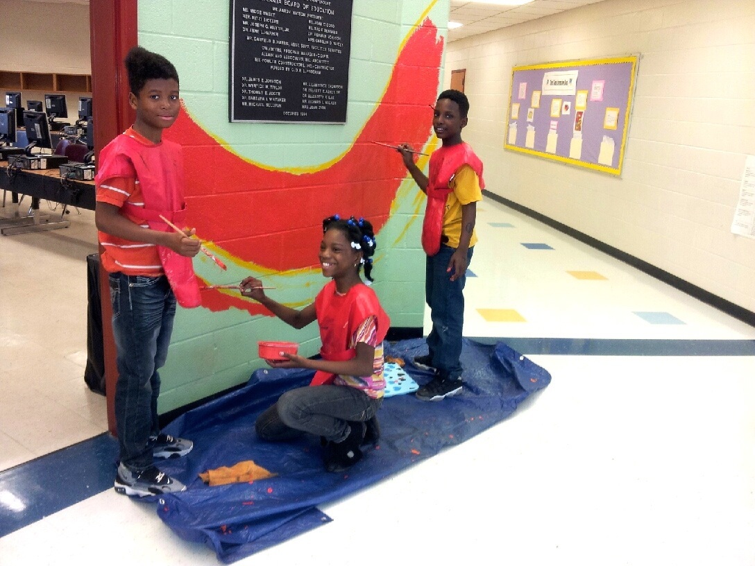 perkerson_elementary_students_work_with_tcp_resident_1728.jpg