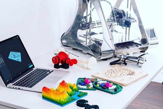 3D Printing: opportunity or threat for the creative industry? 
#3d #3dprinting #creativeindustry #3dcreators #copyright #author #protectyourwork #newtechnology #ip #iplawyer #clovers #cloverslaw #lawfirm #milano