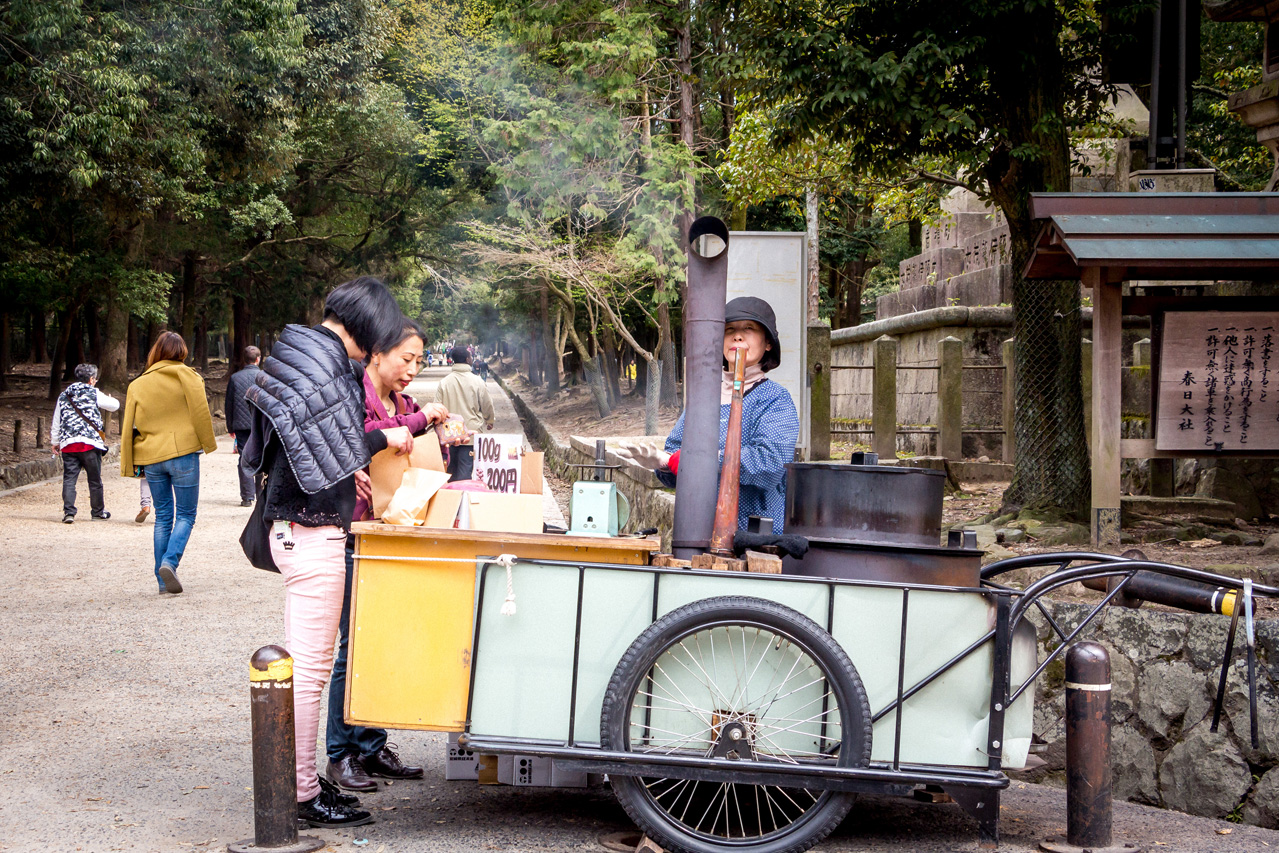Nara-street-vendor