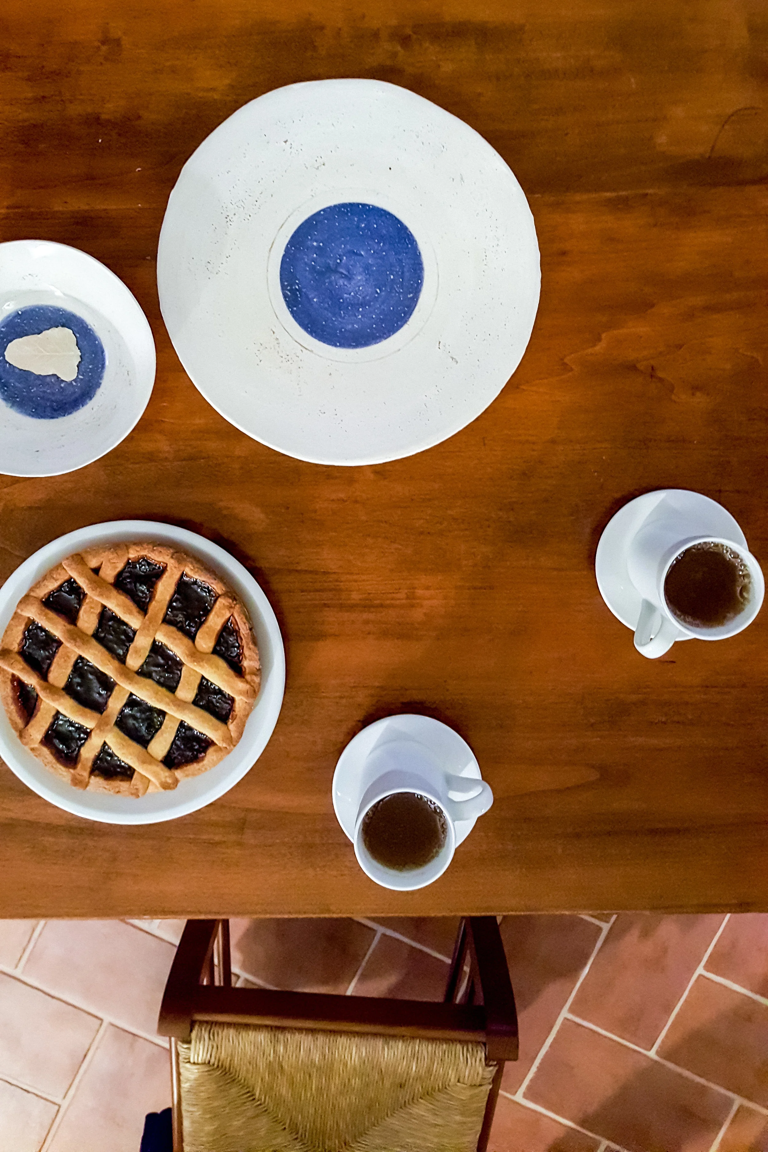 Simona Baldelli ceramics with the blue dot