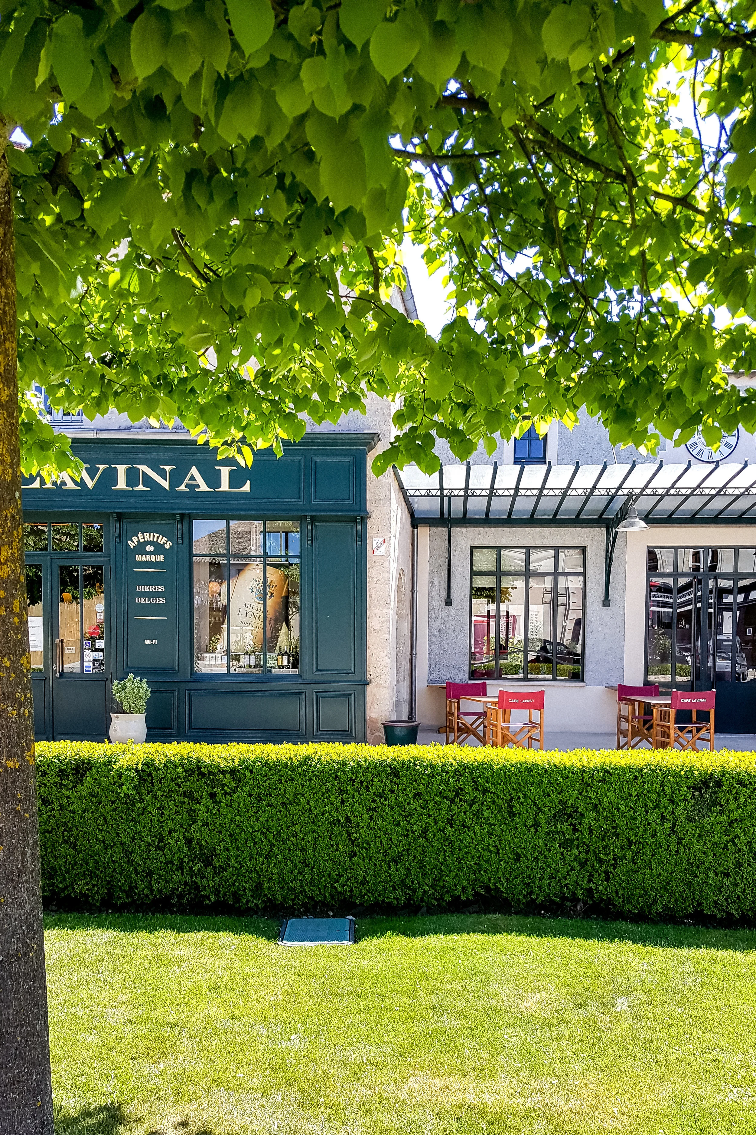 Cafe Lavinal, Bages