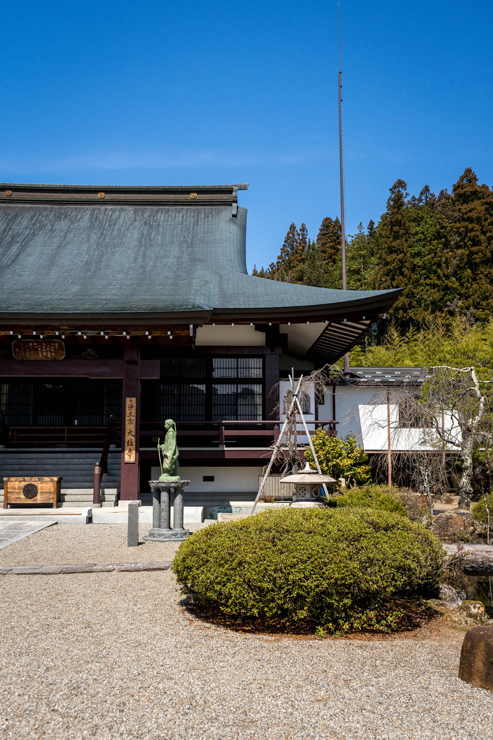 Discovering temples and shrines of Takayama